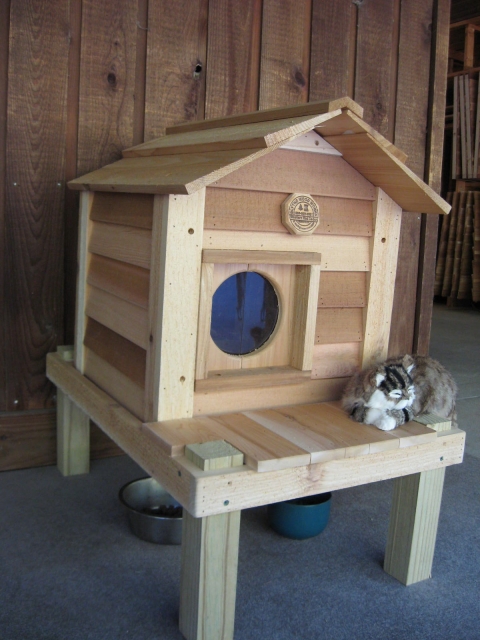 17 Inch Cedar Cat House with Platform - CatsPlay Superstore