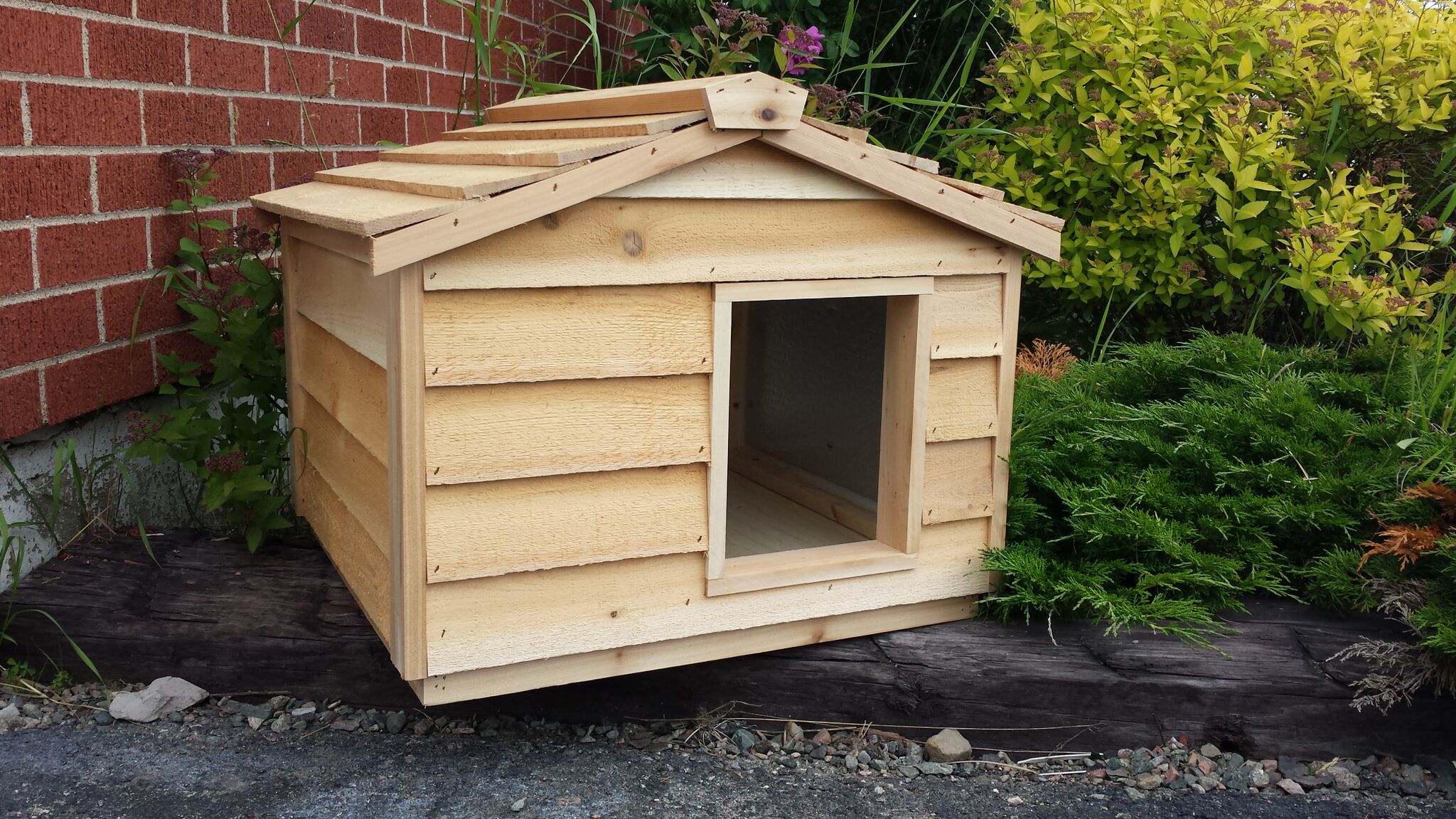 Large Cedar Insulated Cat or Small Dog House - CatsPlay Superstore