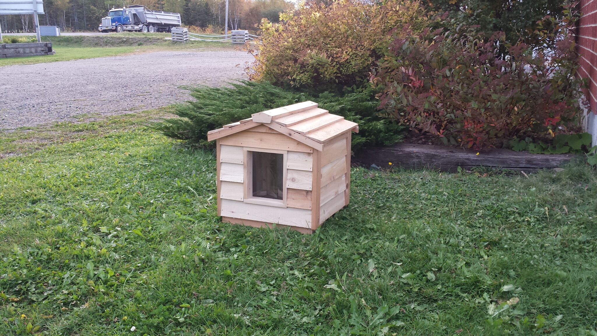 Small Cedar Insulated Cat or Small Dog House - CatsPlay Superstore